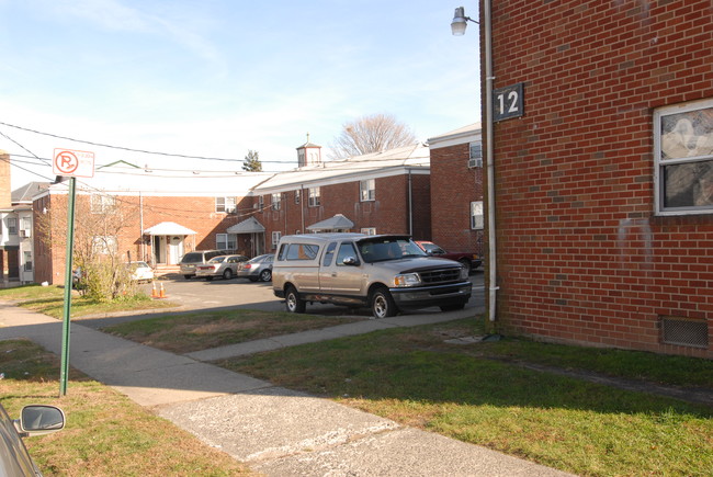 12-28 Grove St in Paterson, NJ - Foto de edificio - Building Photo