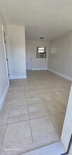 145 SW 5th Ct, Unit #1 in Dania Beach, FL - Foto de edificio - Building Photo