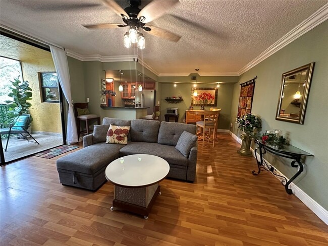 6800 Cypress Rd, Unit 514 in Plantation, FL - Foto de edificio - Building Photo