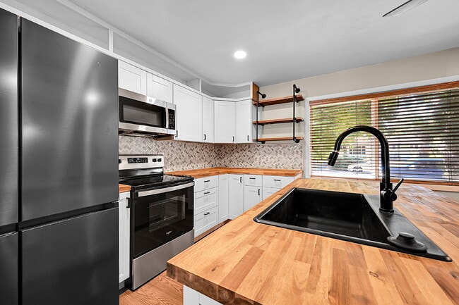 1605 Rosemont Dr in Colorado Springs, CO - Building Photo - Building Photo