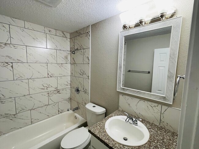 Shaver Park Apartments in Pasadena, TX - Foto de edificio - Building Photo
