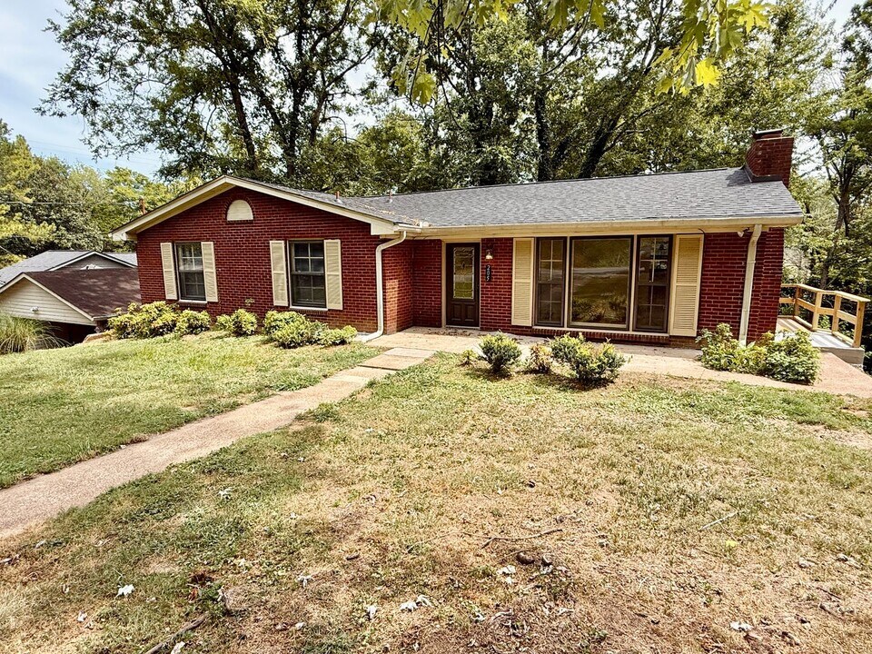205 Cloverdale Ct in Nashville, TN - Building Photo