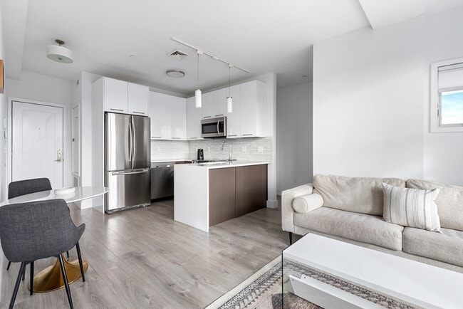 70 S Bremen St in Boston, MA - Building Photo - Building Photo