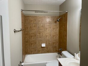 1503 La Fontenay Ct, Unit 1503 in Louisville, KY - Building Photo - Building Photo