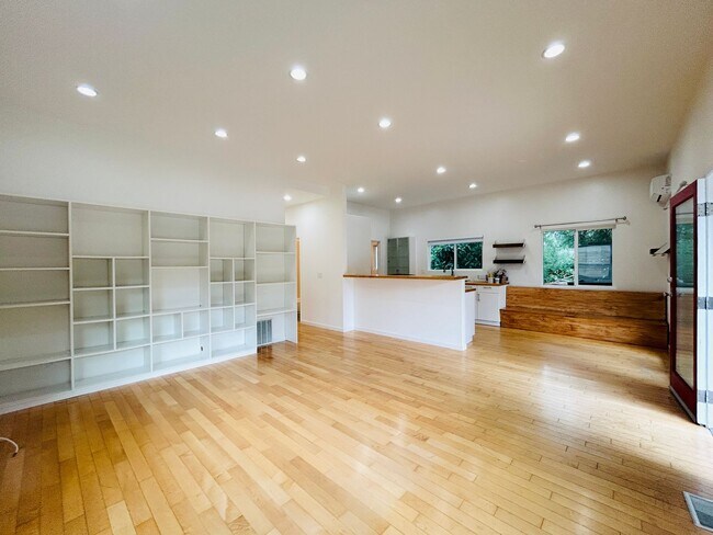 4917 Buchanan St in Los Angeles, CA - Building Photo - Building Photo