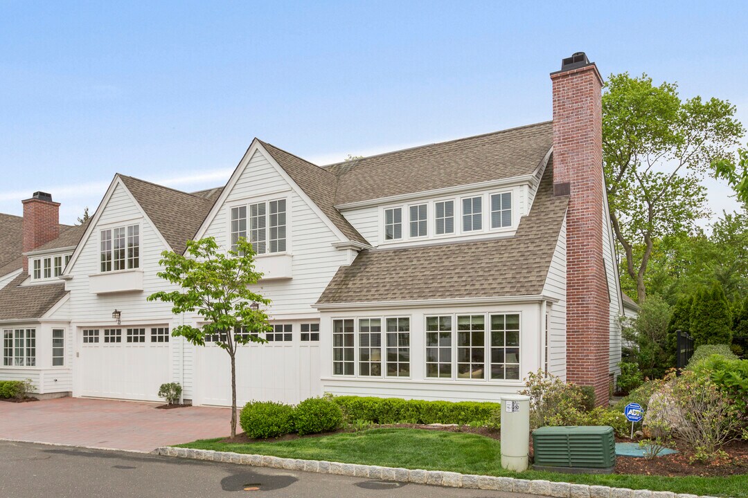 21 Kensett Ln in Darien, CT - Building Photo