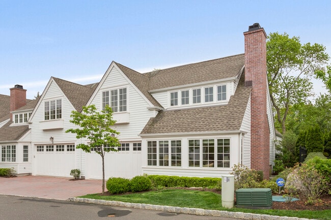 property at 21 Kensett Ln