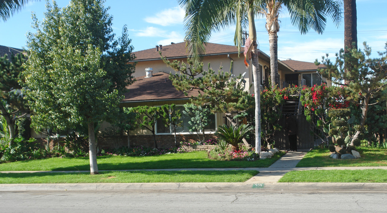 319 N Prospero Dr in Covina, CA - Building Photo