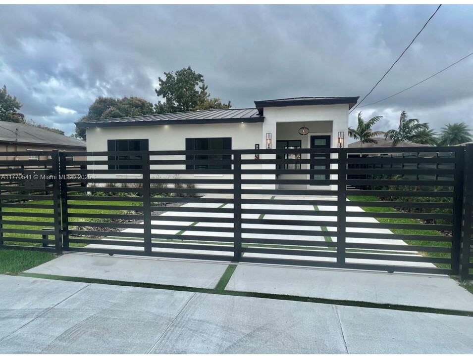 8880 SW 126th Terrace in Miami, FL - Building Photo