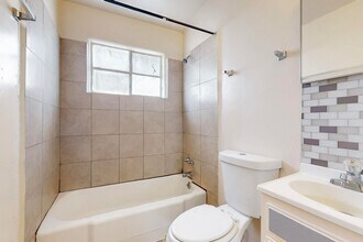 1033 Louisiana Blvd SE in Albuquerque, NM - Building Photo - Building Photo