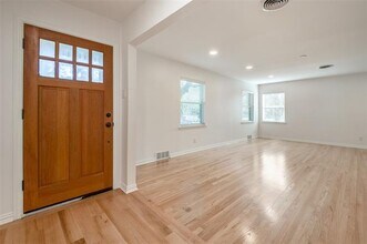 5831 Elderwood Dr in Dallas, TX - Building Photo - Building Photo