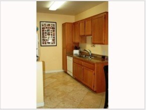 7677 Mission Gorge Rd, Unit 132 in San Diego, CA - Foto de edificio - Building Photo