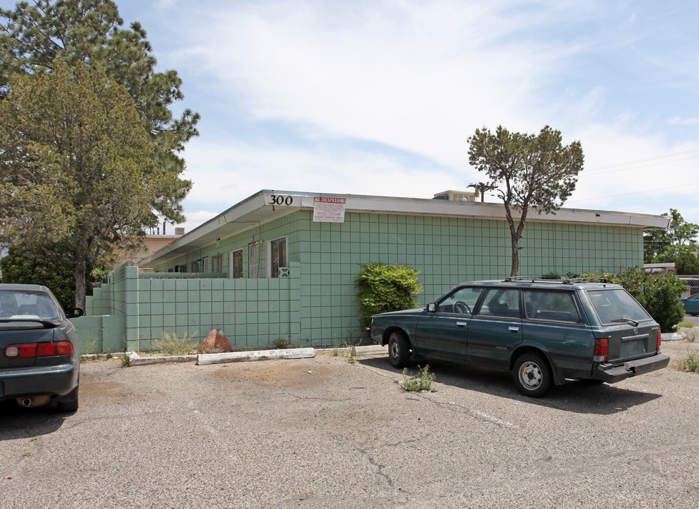 300 Charleston NE in Albuquerque, NM - Foto de edificio