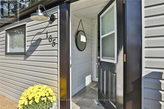 105 Beach Blvd in Hamilton, ON - Building Photo - Building Photo
