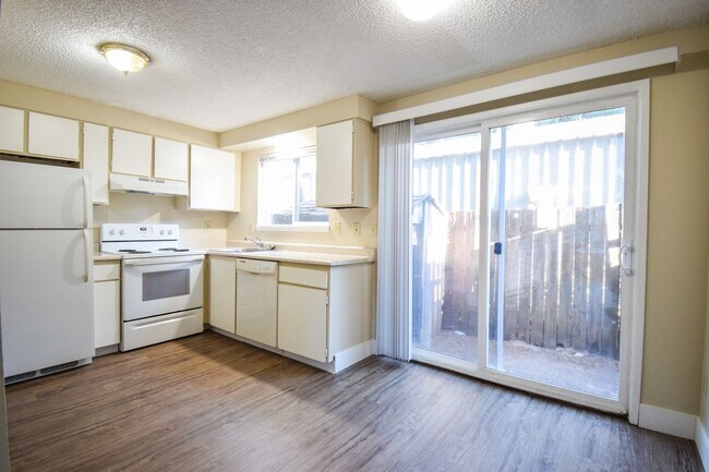 1926 SW Hume Ct in Portland, OR - Building Photo - Building Photo