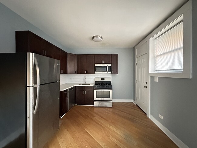 1644 W Pratt Blvd in Chicago, IL - Building Photo - Building Photo