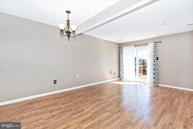 property at 5621 Queen Anne Ct