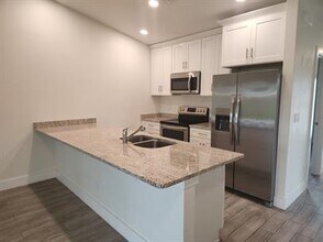 544 SE 5th Pl in Cape Coral, FL - Building Photo - Building Photo