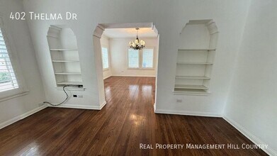402 Thelma Dr in San Antonio, TX - Building Photo - Building Photo