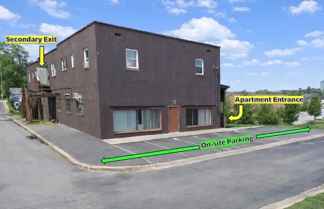 18 Cleveland Ave in Westover, WV - Building Photo - Building Photo