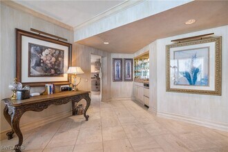 8231 Bay Colony Dr in Naples, FL - Building Photo - Building Photo