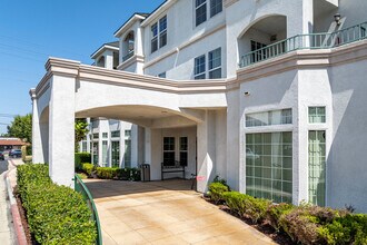 Creekview Senior Community in Orange, CA - Foto de edificio - Building Photo