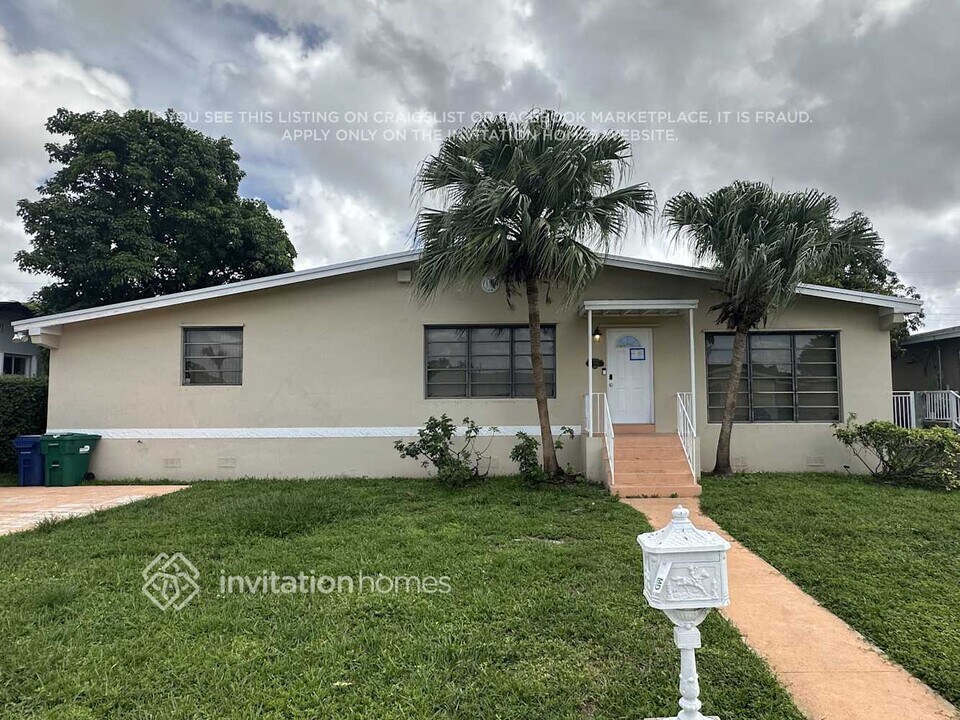 7925 SW 22nd St in Miami, FL - Building Photo