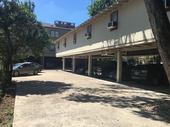 2402 Rio Grande