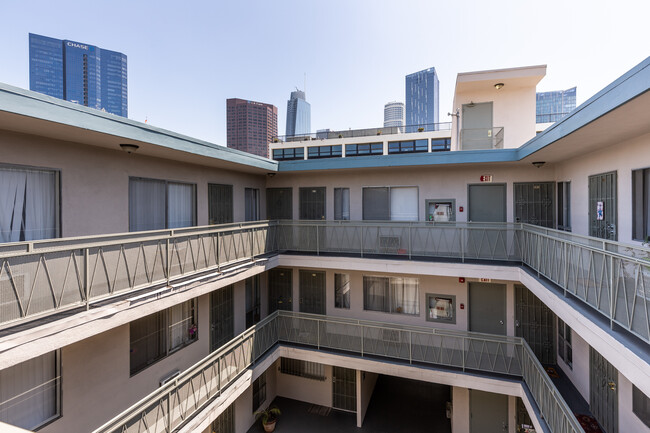 749 Garland Ave in Los Angeles, CA - Foto de edificio - Building Photo