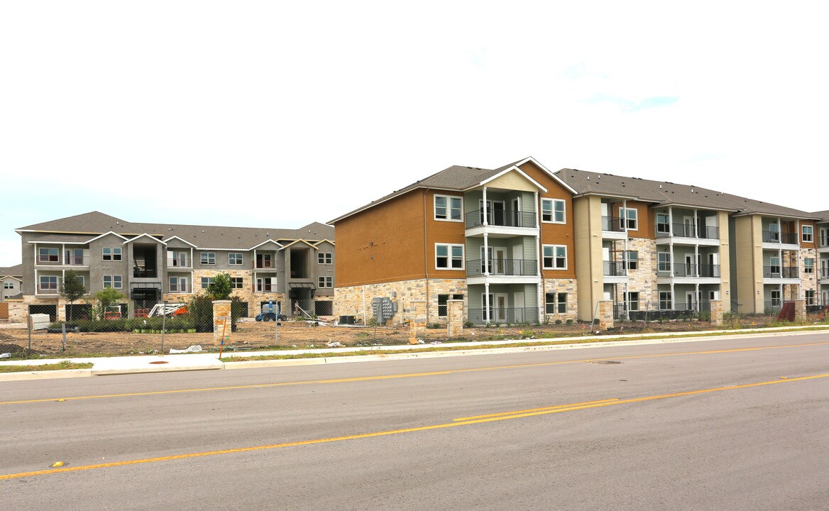 Biltmore at the Park - Phase II in Pflugerville, TX - Foto de edificio