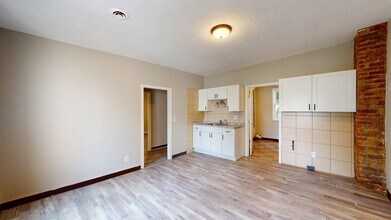 7023 Clark Ave in Cleveland, OH - Foto de edificio - Building Photo