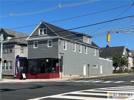 588 Livingston Ave in North Brunswick, NJ - Building Photo