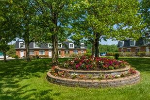 Continental Plaza Apartments in Taylor, MI - Building Photo