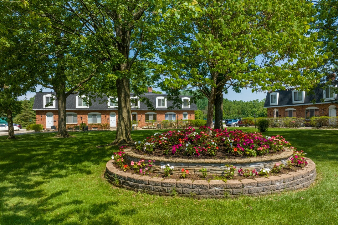 Continental Plaza Apartments in Taylor, MI - Foto de edificio