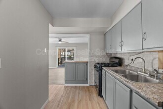 409 Caithness Rd in St. Louis, MO - Building Photo - Building Photo