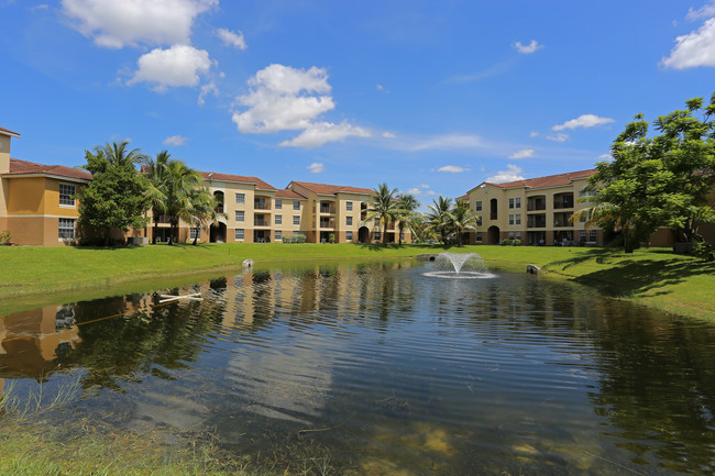 Portofino in Lake Worth, FL - Foto de edificio - Building Photo