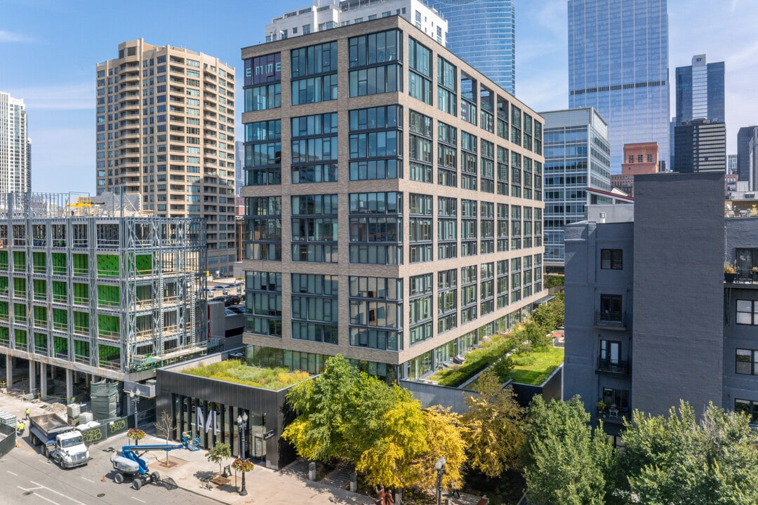 Emme in Chicago, IL - Building Photo