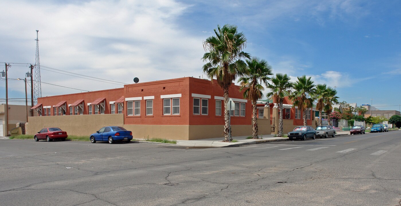 1326 Wyoming Ave in El Paso, TX - Building Photo