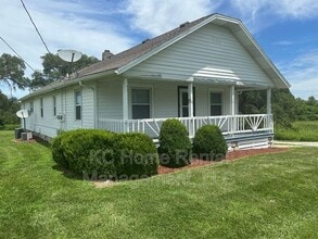 11204 Parallel Pkwy in Kansas City, KS - Building Photo - Building Photo