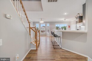 405 Hatchers Run Ct in Stafford, VA - Building Photo