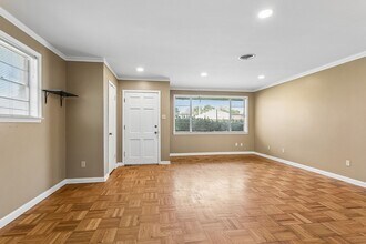 2486 Hyman Pl in New Orleans, LA - Building Photo - Building Photo