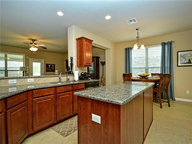 1007 Boxwood Loop