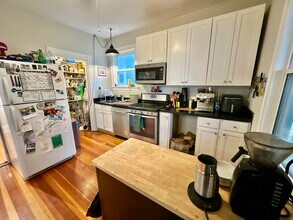 11 Sheridan St, Unit 2 in Boston, MA - Foto de edificio - Building Photo