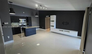 18785 NW 62nd Ave in Hialeah, FL - Building Photo - Building Photo