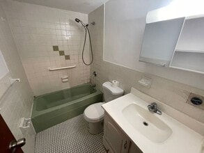 161 Adams St, Unit 11A in Newton, MA - Building Photo - Building Photo