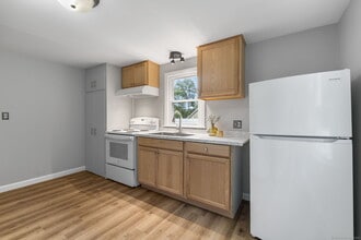 55 River Ln in Deep River, CT - Building Photo - Building Photo