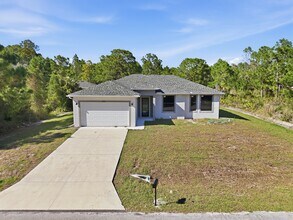 825 Carbon St E in Lehigh Acres, FL - Building Photo - Building Photo