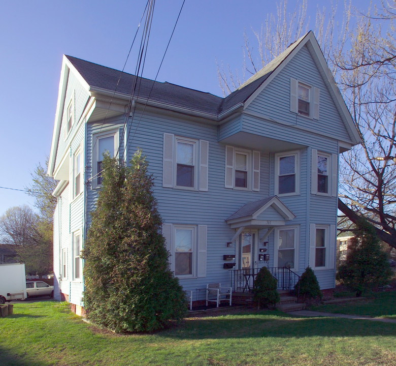 561 Chicopee St in Chicopee, MA - Building Photo