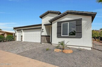 2517 N 56th St in Mesa, AZ - Building Photo - Building Photo