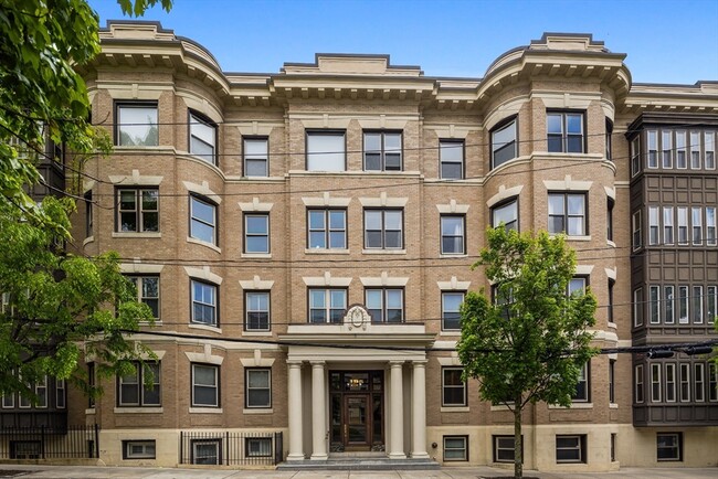 85 Saint Paul St, Unit 1 in Brookline, MA - Building Photo - Building Photo
